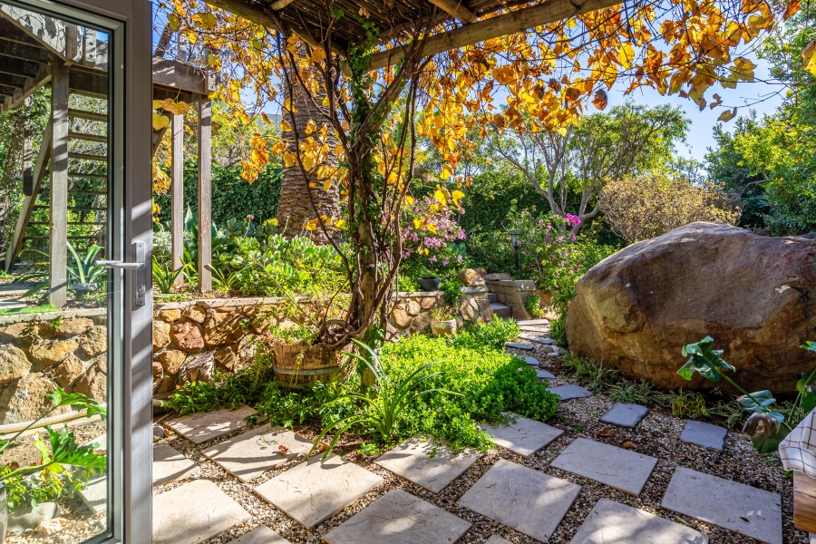To Let 2 Bedroom Property for Rent in Camps Bay Western Cape